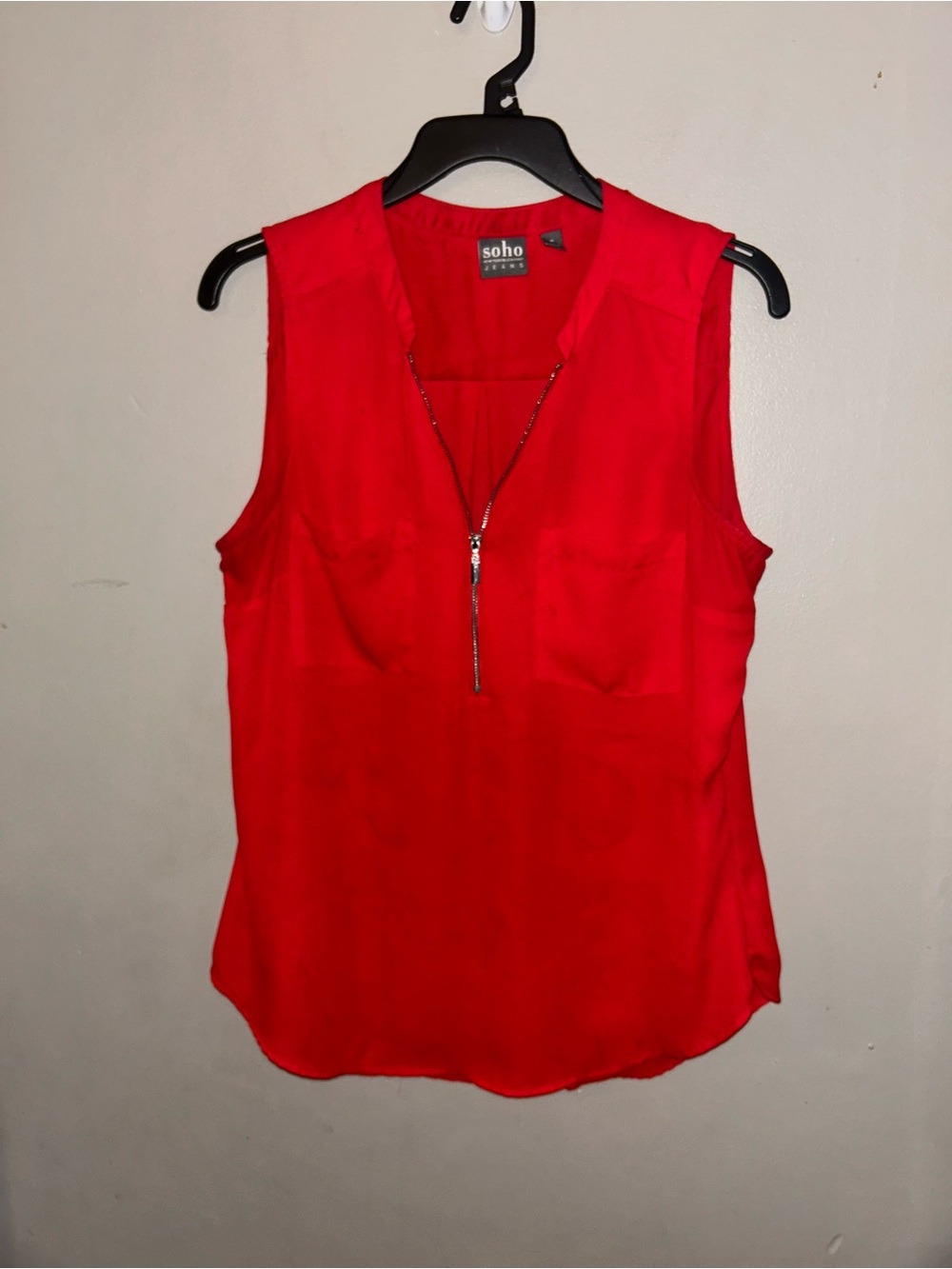 Red sleeveless blouse - zip front, lightweight with chest pockets